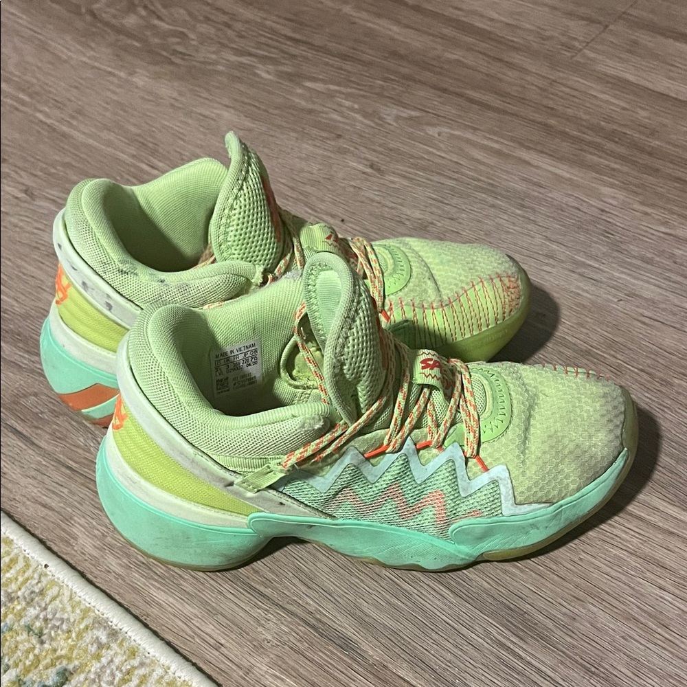 adidas D.O.N. Issue #2
Marvel Spiderman Spidey Sense Green sz 3 1/2 boys